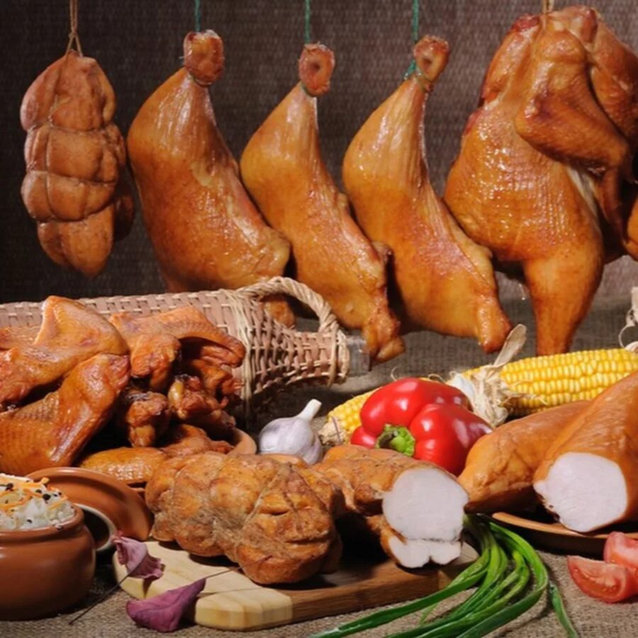 Копченая курица. Мясо колбасы. Шейка ароматная владимирский стандарт. Грудинка дымовица брестский мясокомбинат. Животные.