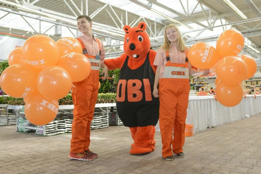 бобер оби. персонал магазина в оби. оби сотрудники. форма оби. оби теплый стан сотрудники.