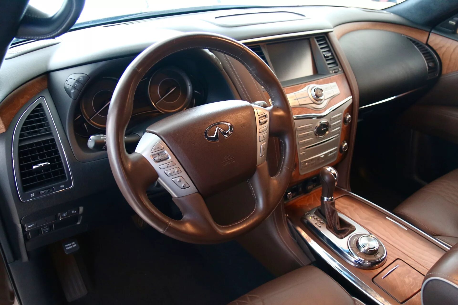 Infiniti qx80 расход. Infiniti qx80 2015. infiniti qx80 салон. инфинити qx80 2015 салон. инфинити qx80 2004.