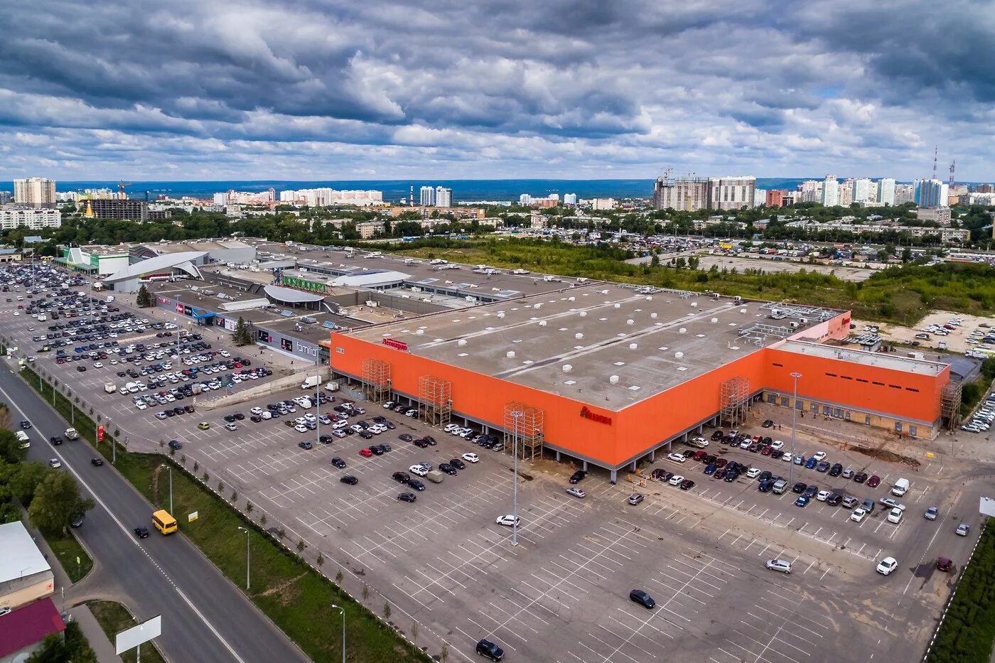 Площадь меги. Тц мега уфа. Мега ашан икеа новосибирск. Мега нижний новгород 2008 год. Торговый центр мега екатеринбург.