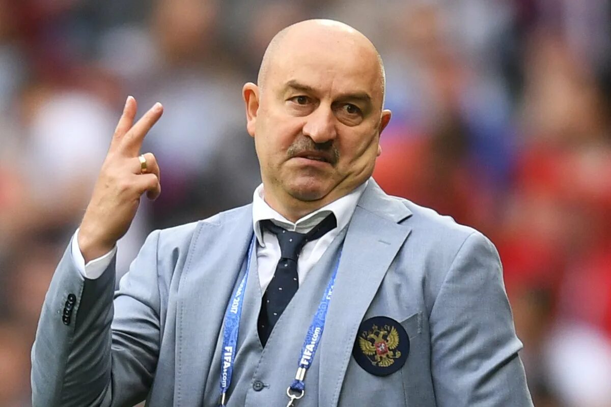 Тренер сборной марокко по футболу 2018. Тренер сборной 2018. Тренер сборной испании. Тренер сборной 2018. Черчесов в кепке.