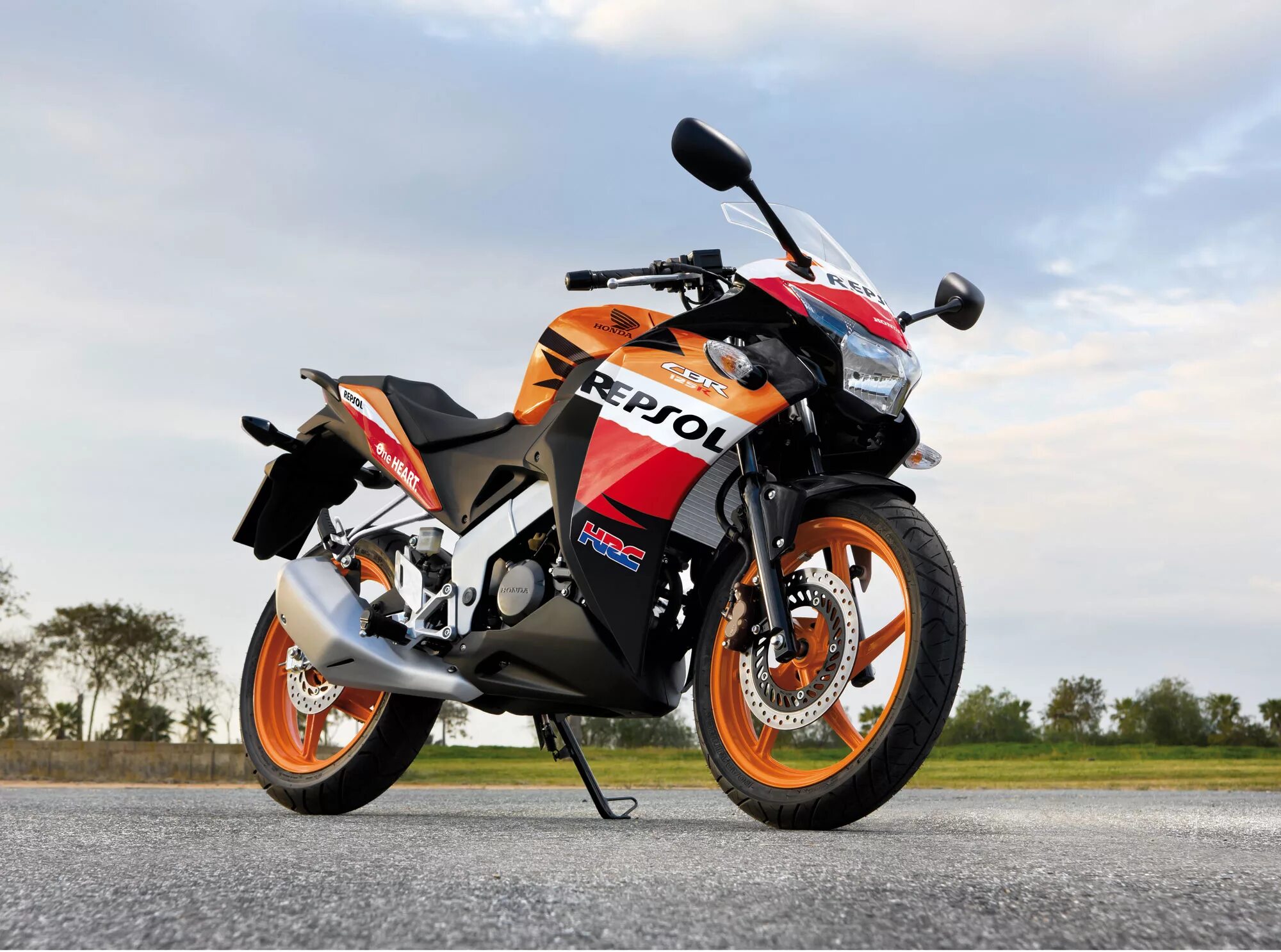 Черный спортивный мотоцикл женский. Хонда сбр 300. Мотоцикл honda 300. Kawasaki ninja sport. Спортивные мотоциклы для новичков.