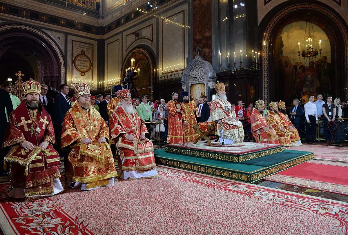 Пасха 2020 служба храм христа спасителя. Пасхальное богослужение в храме христа спасителя 2021. Храм христа спасителя служба на пасху. Пасхальная служба в храме христа спасителя. Храм христа спасителя пасха 2020.