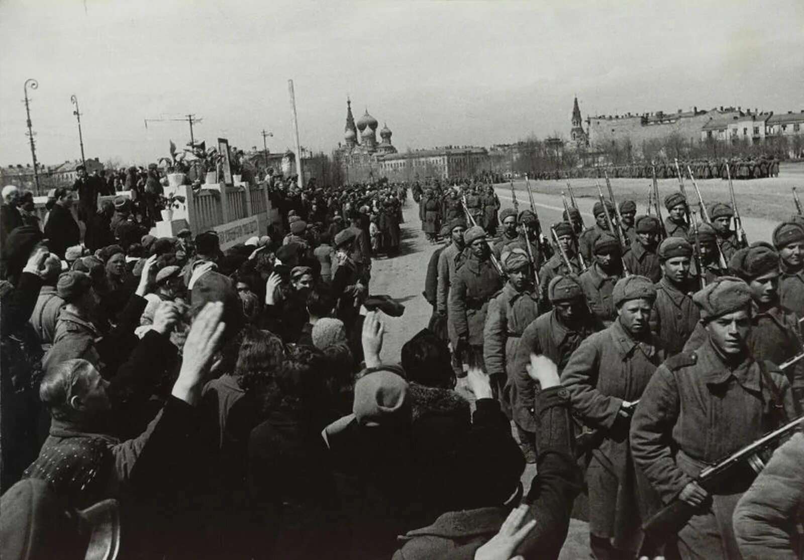 Чем известен 1941 год. Солдаты уходят на фронт 1941. Солдаты уходят на фронт ВОВ. Солдаты уходят на фронт 1941 год фото.