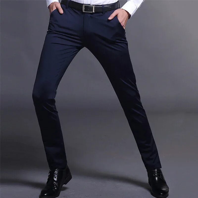Зауженный брюки купить мужские. Брюки полуклассика мужские. Стильные брюки для мужчин. Мужчина в брюках. Брюки мужские классические повседневные.