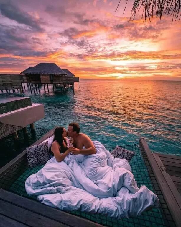 Красивая ночь романтичные картинки. Море романтика. Романтичное место для двоих. Романтика на берегу океана. Влюбленные на берегу океана.