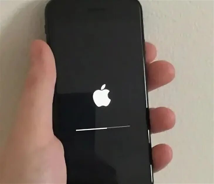 Айфон завис на яблоке. Iphone 11 перезагружается на яблоке. Iphone 12 завис на яблоке. Обновление зависло на яблоке. Что делать если завис телефон айфон