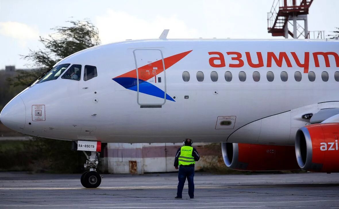 Ssj азимут. Суперджет 100 самолет. sukhoi superjet 100 азимут. sukhoi ssj 100 азимут.