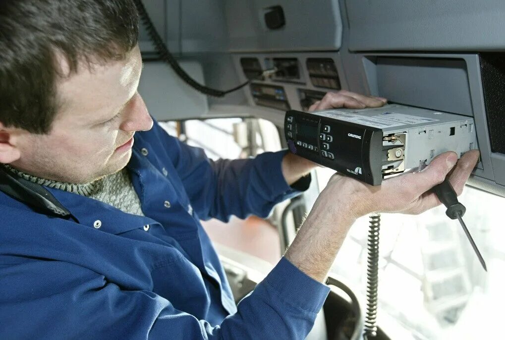 контролер транспортных средств. контроль технический автомобильного транспорта. техобслуживание автомобиля. контроль технический автомобильного транспорта. автомеханик.