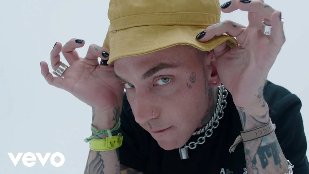 Blackbear me. Эстетика blackbear. Blackbear фото. Blackbear. Blackbear me.
