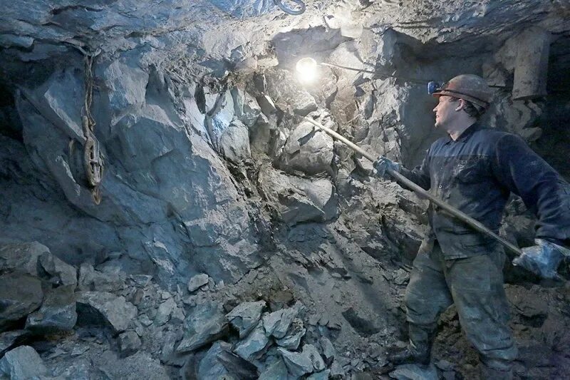 Добыча ископаемых на урале. Малышевский рудник изумруд. месторождение изумрудов на урале.
