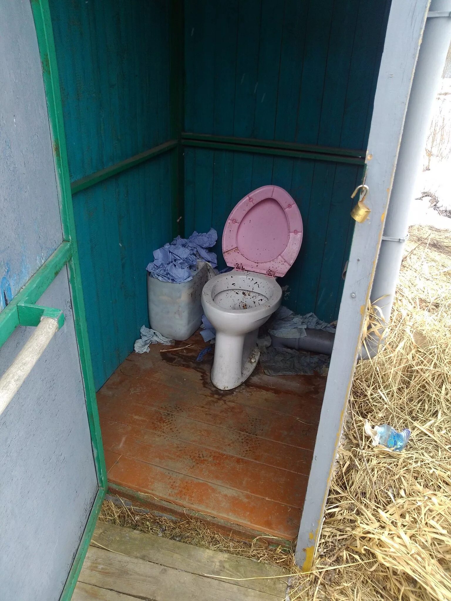 Сельский туалет сектор. Сектор газа деревенский туалет. Деревенский туалет. Сельский туалет. Деревенский унитаз.