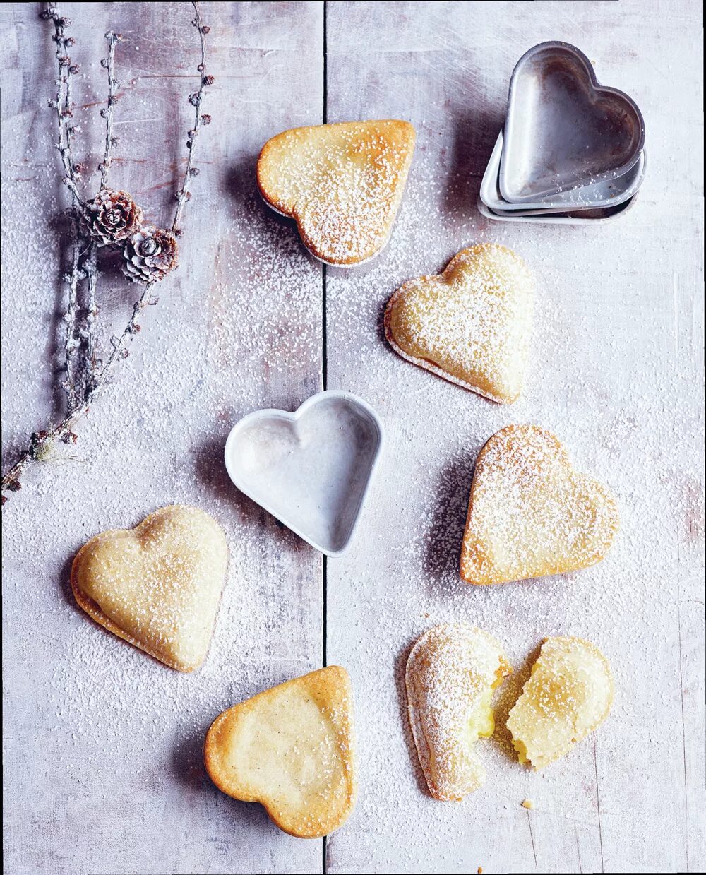 Печенье в виде сердечек. Имбирное печенье сердце. Печенье в виде сердечек. Печенье в виде сердечек. Печенье сердечки.