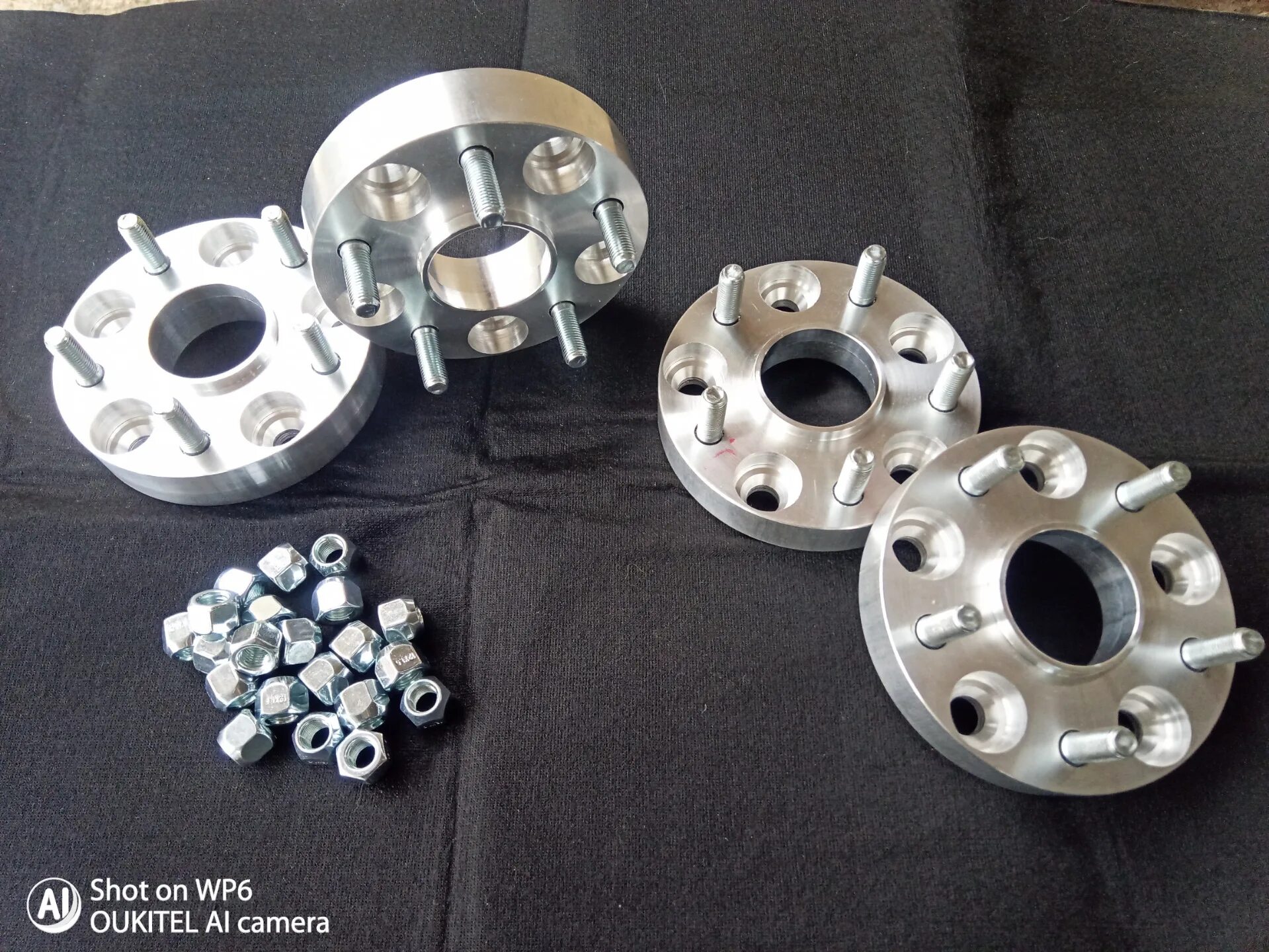 Проставки колесные w207. Проставки rav4. Проставки на рав 4. Крепёжные проставки для фасадов. Колесные проставки для тойота харриер.