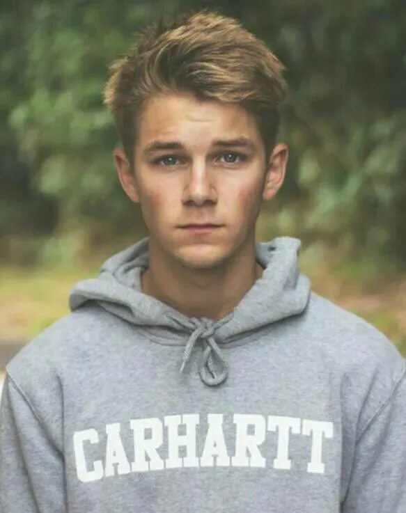 тинейджеры 15. фото подростка. подросток. жизнь подростка. группа подростков в школе.