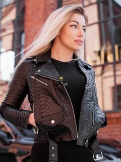 Куртка под кожу женская