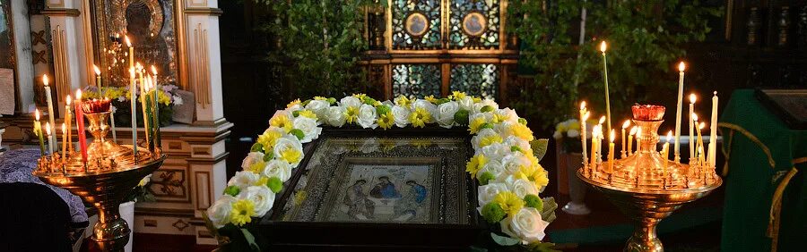Храм на октябрьской набережной в спб. Архиерейское подворье на октябрьской набережной. Свято архиерейское подворье. Свято троицкое архиерейское подворье октябрьское хмао. Свято-симеоновское архиерейское.