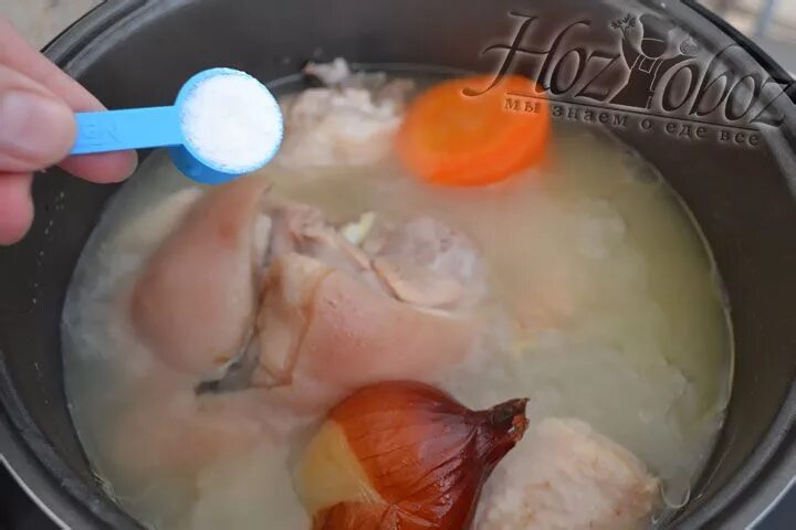 Холодец в мультиварке на каком режиме. Приготовление холодца в мультиварке. холодец из индейки в мультиварке редмонд. холодец из рульки в мультиварке редмонд. холодец в мультиварке штеба.