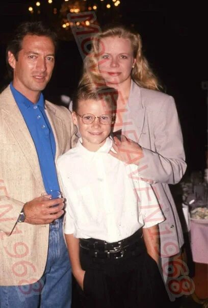 Тейлор коллинз сын марси уолкер взрослый. Марси уолкер с сыном. Где сейчас сын марси уолкер тейлор коллинз. Эй мартинес. Марси уокер с сыном.