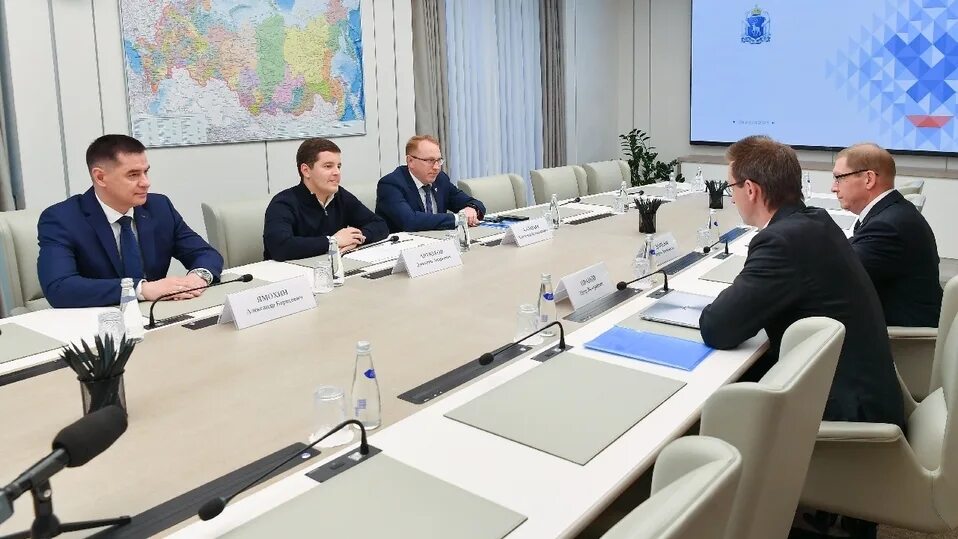 Супруновский анатолий михайлович мчс генерал полковник. Салехард правительство артюхов. Артюхов. Пресс служба янао. Мартынов прокуратура янао.