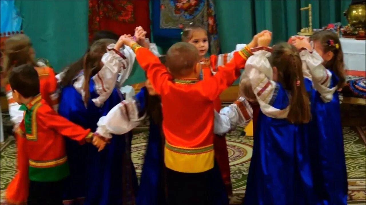 народная игра золотые ворота. игра золотые ворота в детском саду. музыкальная игра золотые ворота. детский хороводно-игровой праздник. русская народная игра золотые ворота правила.
