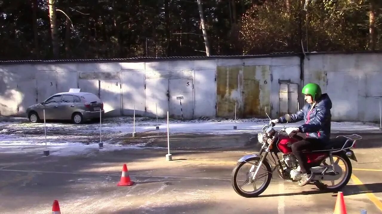 Упражнения на Городке мото. Китайский мотоцикл на котором сдают экзамен.