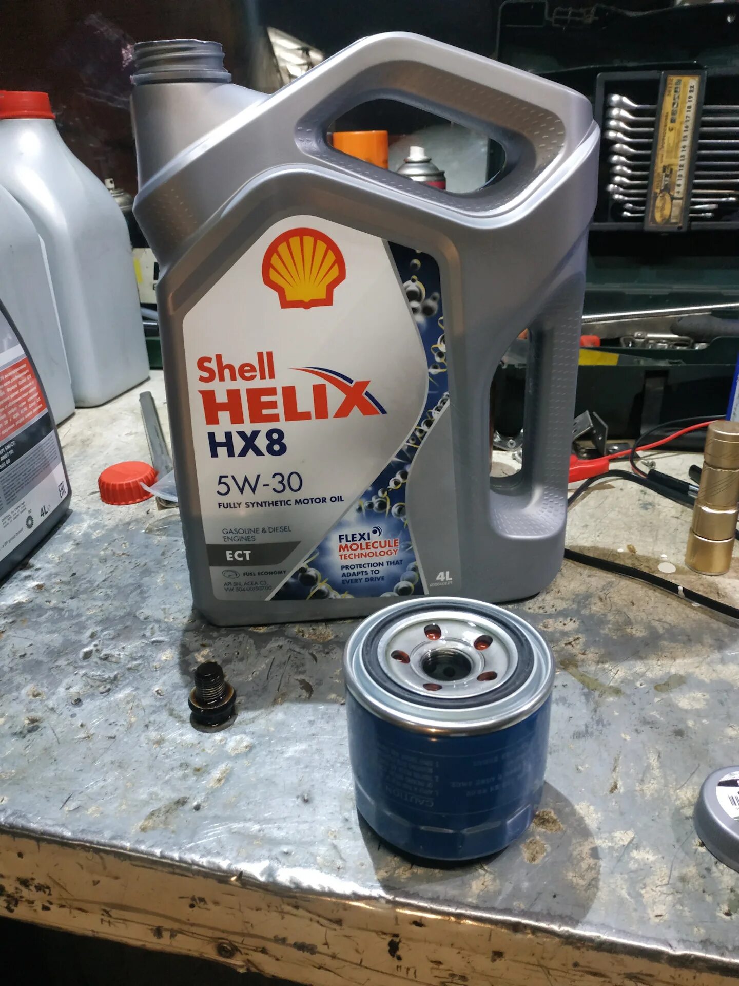 Shell helix ultra hyundai tucson. Моторное масло на шевроле эванда. Заменить масло шелл. Geely coolray что лить в коробку. Упаковка масла шелл.