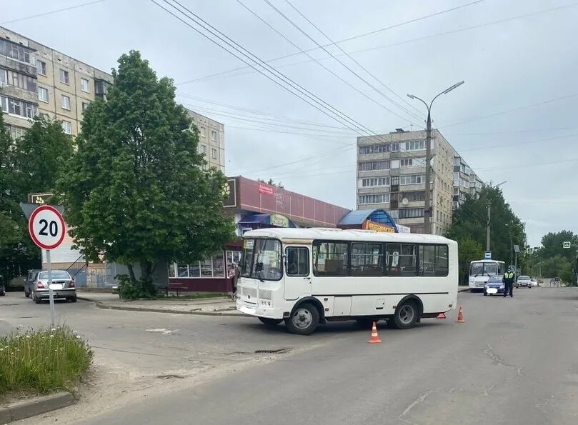 Водитель автобуса паз. ПАЗ Орел. Автобус ПАЗ Орел. Водитель ПАЗИКА женщина.