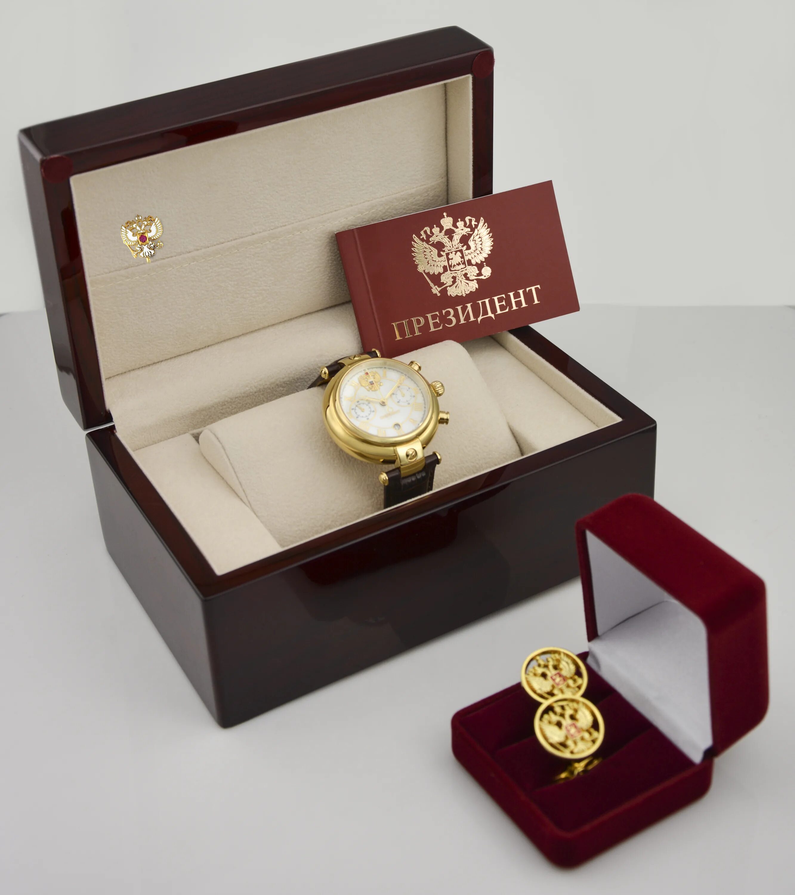 Часы мужские подарок. Часы два подарка. Часы мужские подарок. Наручные часы в подарок. Женские часы в коробочке.