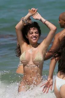 Малу Тревехо в бикини - Iskra