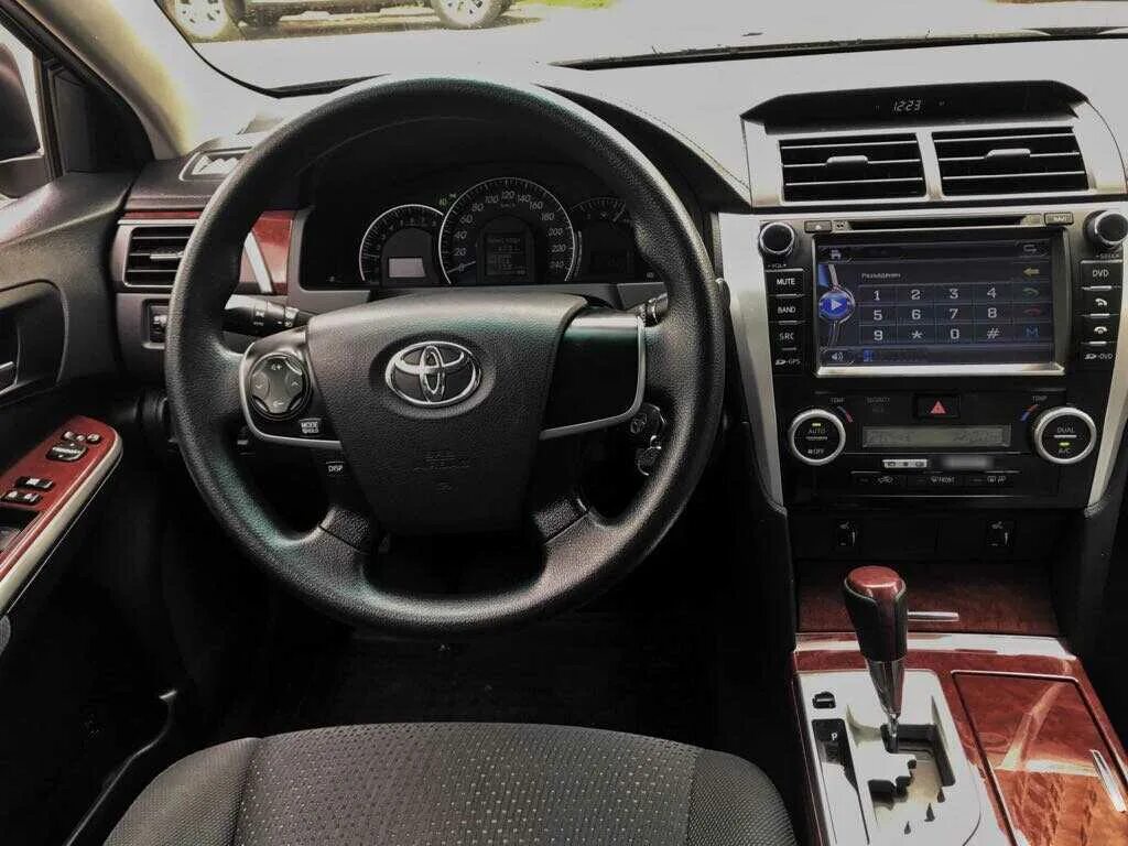 Комплектации камри фото. Toyota camry xv50 комплектации. camry 2013 салон. салон тойота камри 50 2013. camry 50 салон максимальная комплектация.