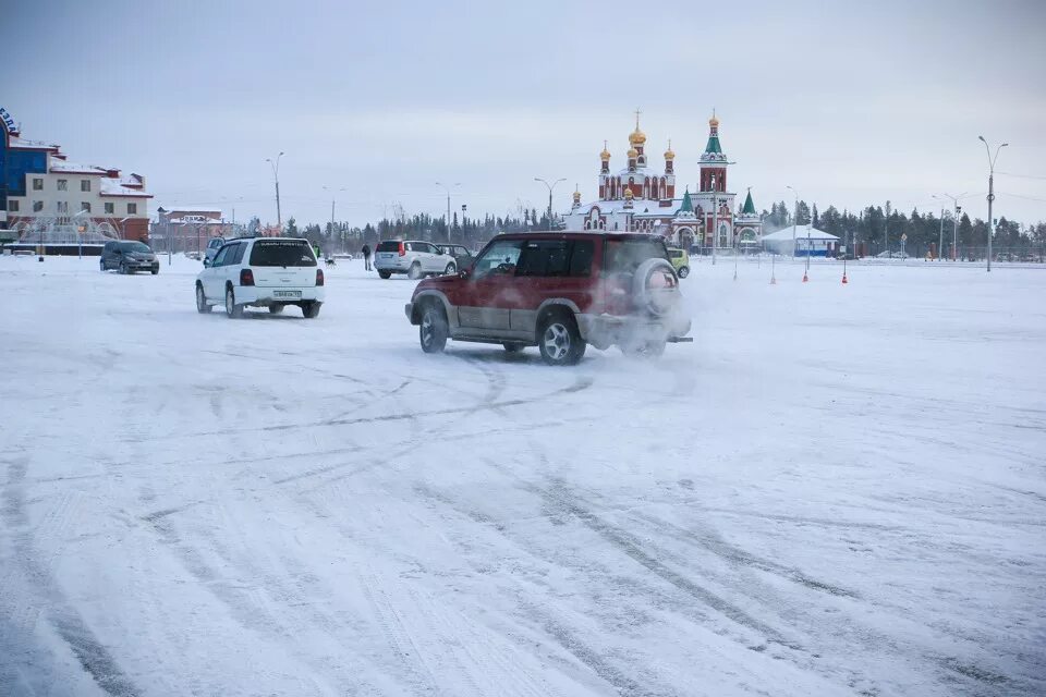 Погода усинск. Усинск 2014. Усинск Мороз. Усинск Коми автомобиль гонки зимой. Пляж Усинск городской.