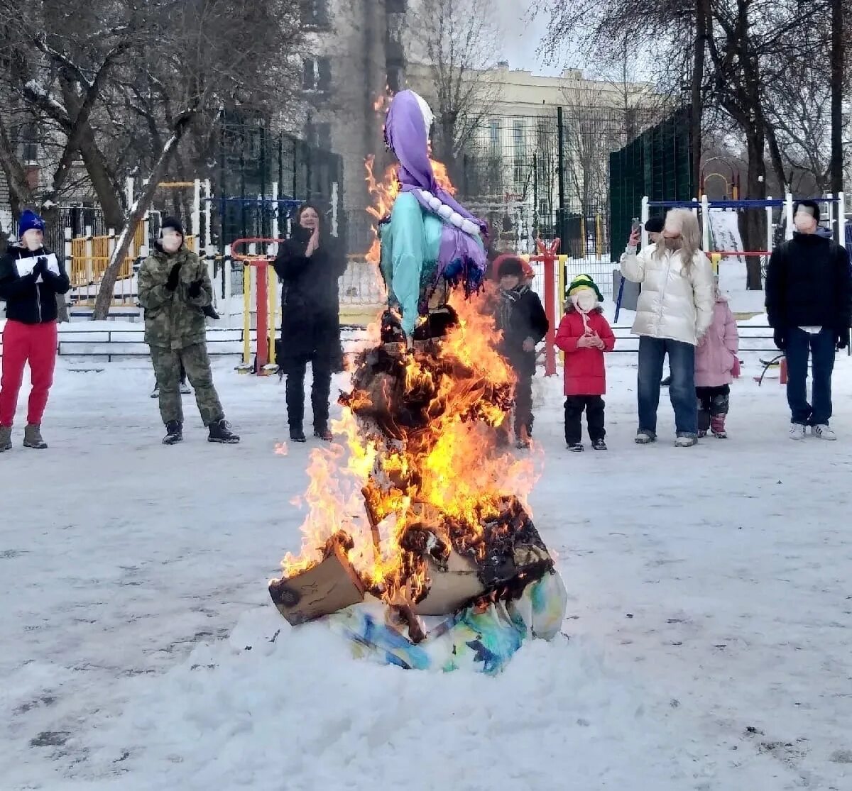 Масленица. Сжигание Масленицы. Чучело на Масленицу. Что сжигают на Масленицу. Сжигание масленицы 2024 спб