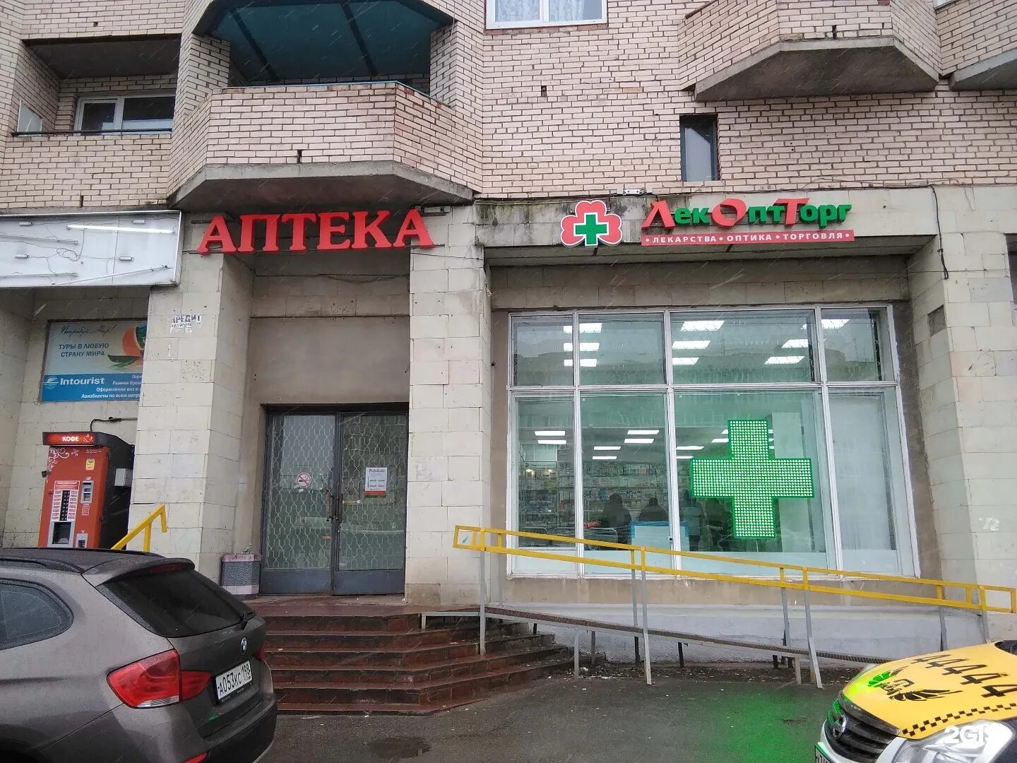 ул урицкого 17 гатчина. лекоптторг ижорского батальона. лекоптторг гатчина. улица красная гатчина. леонова 5 аптека гатчина.