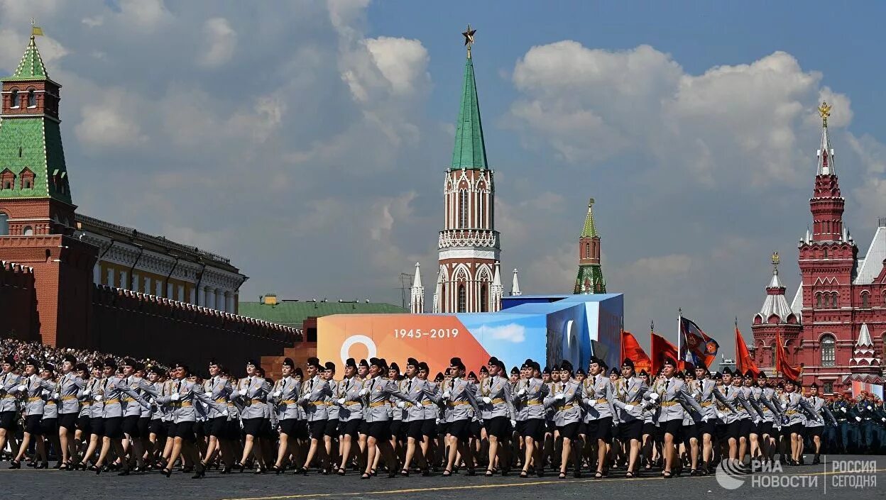 Зачем парад. Парад Победы на красной площади в Москве. Парад Победы на красной площади 2019. Парад на красной площади в Москве 2022. Парад Победы на красной площади в Москве в 2019.