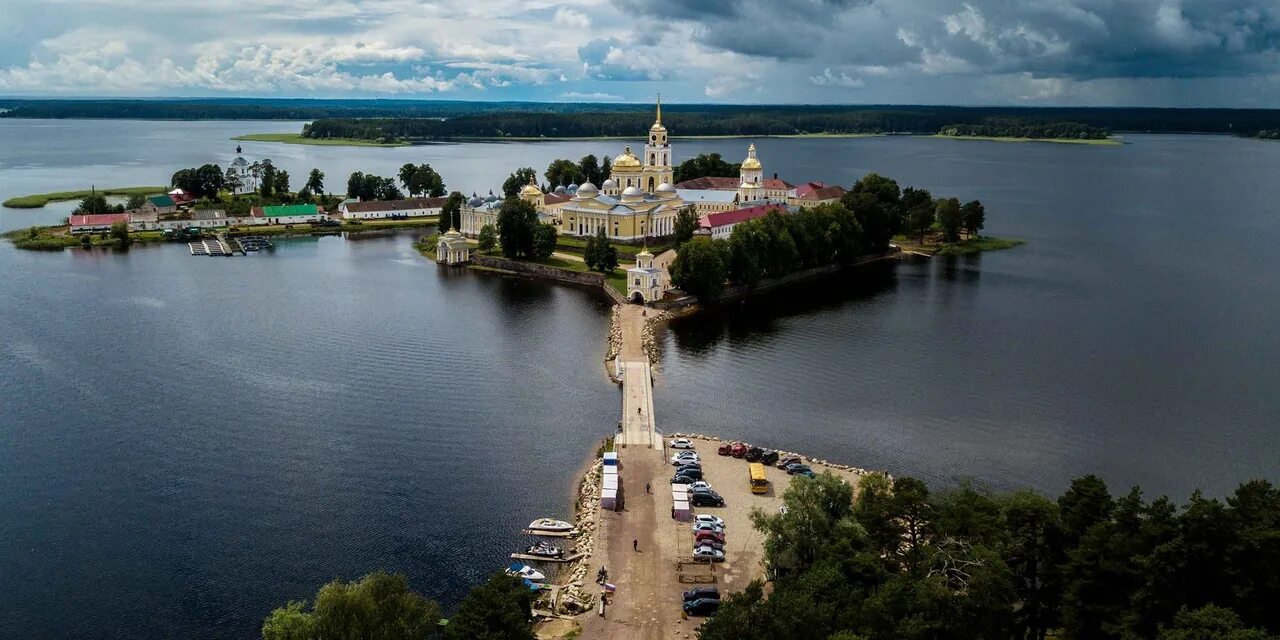 Город нилов где. Нило-Столобенская пустынь Осташков. Селигер Нило Столобенская пустынь. Нило-Столобенская пустынь на озере Селигер. Осташков Нилова Столобенская пустынь.