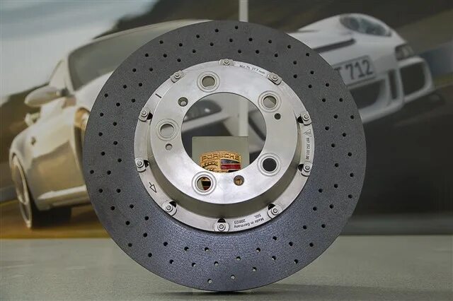 Тормозной диск порше 911. Тормозной диск порше. Тормозные диски порше кайен 958 дизель. Тормозной барабан порше. Тормозные диски порше кайен.