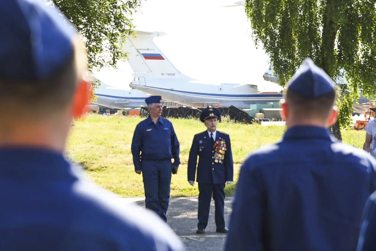 Прощание в твери с экипажем ил. ВТА ВВС Мигалово. Ил 76 Мигалово. Ил 76 Тверь. Экипаж ил-76 ВКС России.