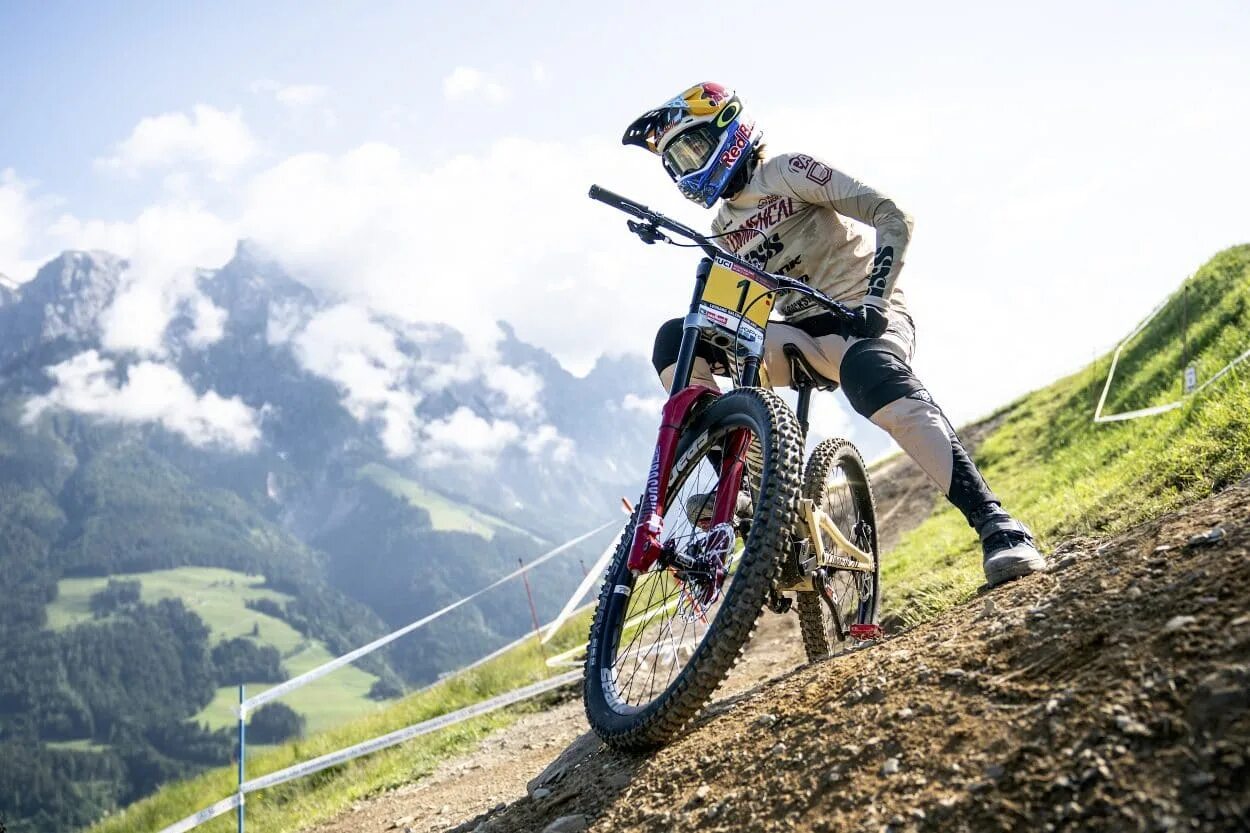 МТБ даунхилл. Downhill 2021. E-MTB даунхилл. МТБ Райдер. Downhill перевод