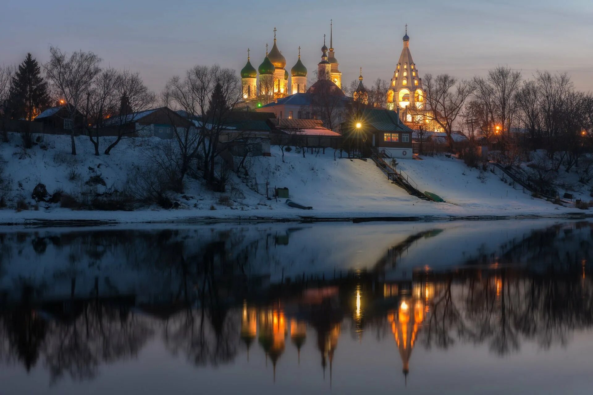 Подмосковный город в честь реки. Суздальский Кремль зимой. Коломенский Кремль река. Kolomna Reka i xrami. Коломенский Кремль зима.