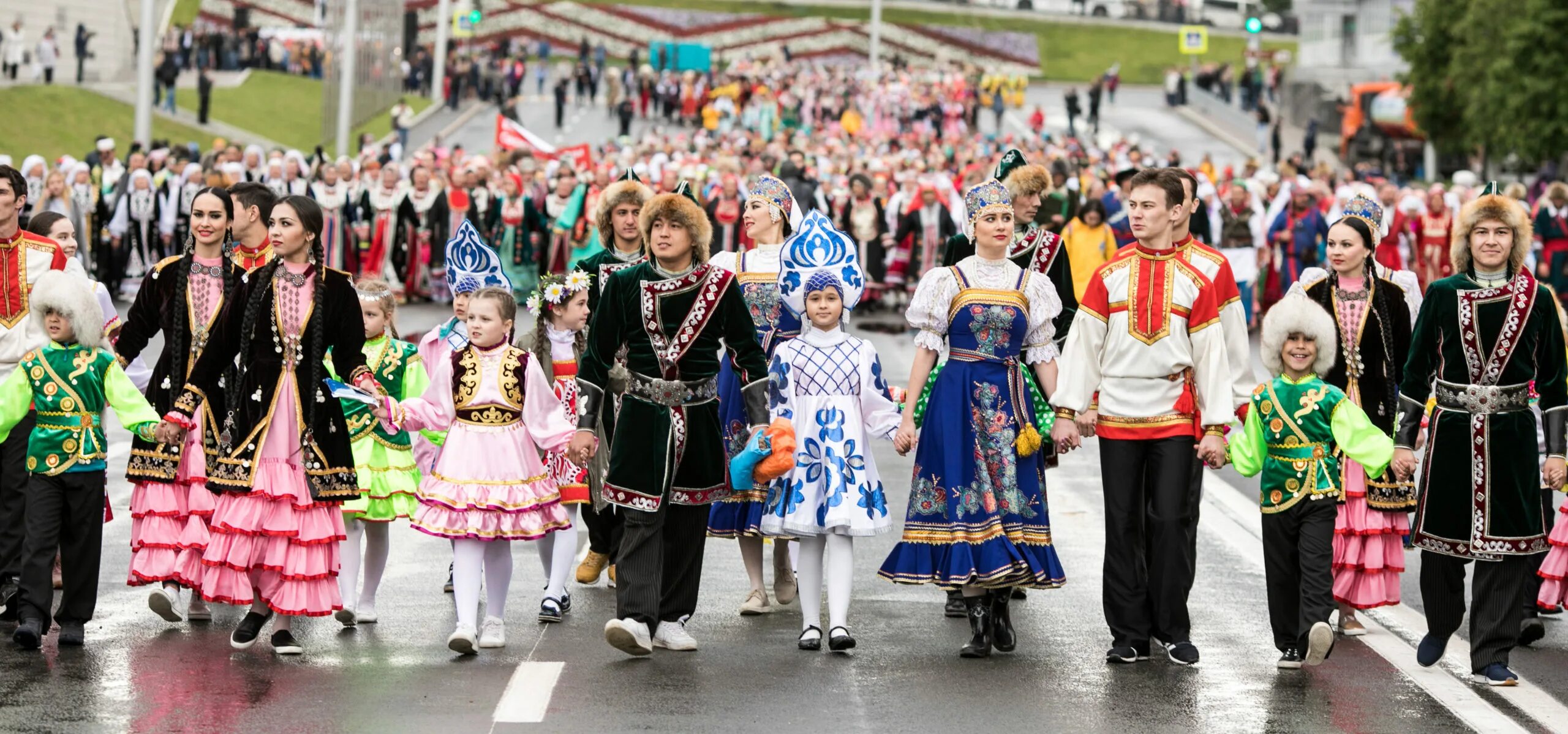 Национальности башкортостана. Парад костюмов народов Башкортостана. Народы Башкортостана. Парад национальных костюмов. Фестиваль национального костюма.