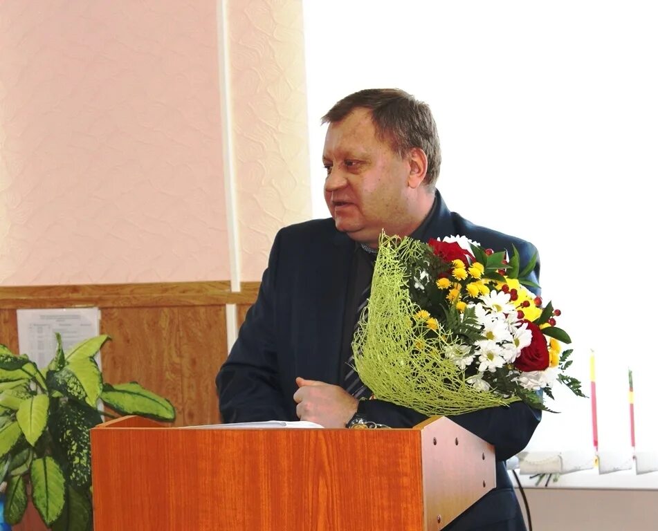 Красивые женщины в возрасте. Военный пенсионер. Аннабель дэвис 63 года. Глава великобритании. Отставка собянина 2022.