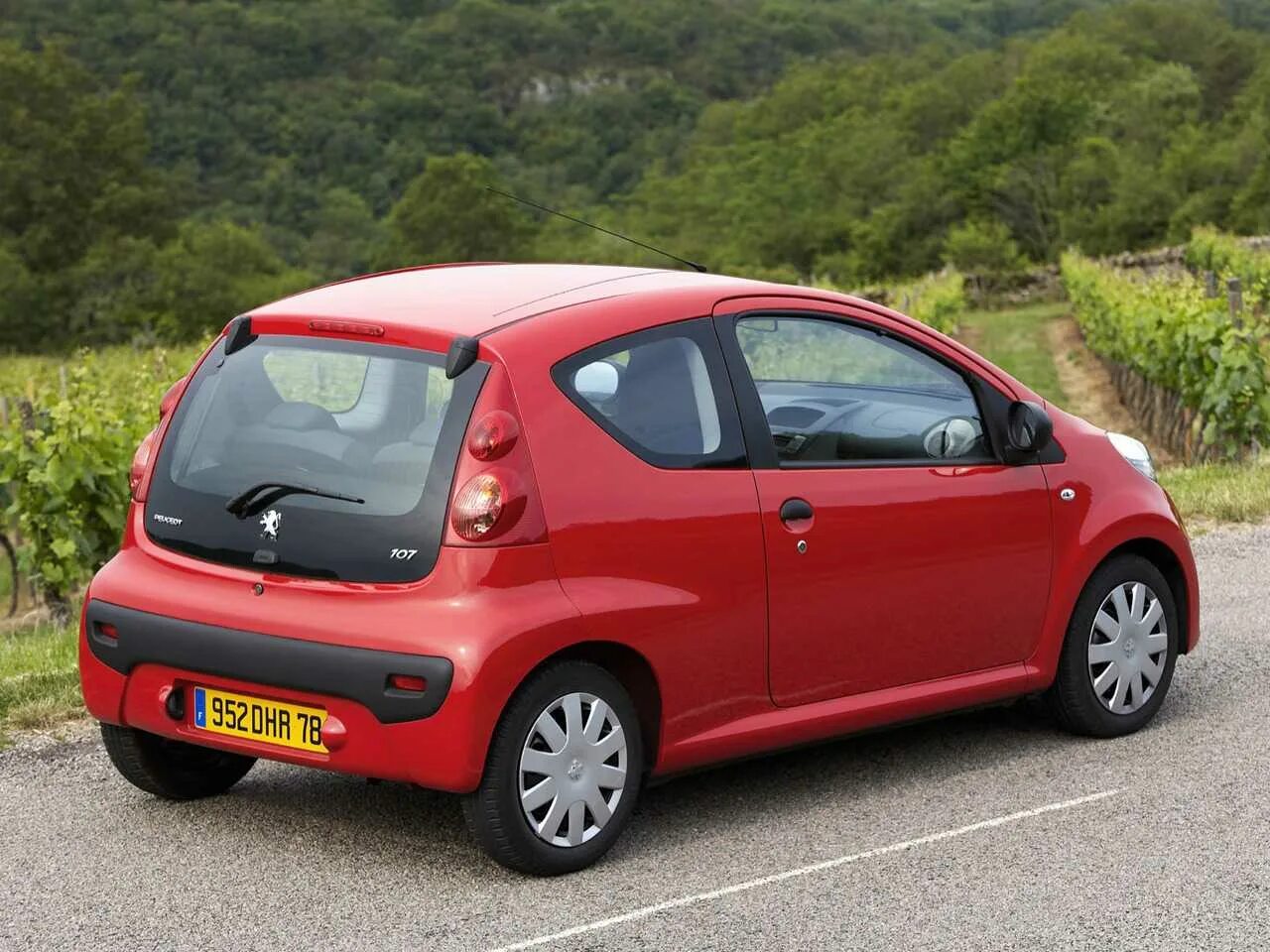 Марка машины малолитражки фото. Пежо 107 двухдверная. Peugeot 107 3door. Peugeot 107 i. Пежо 107 хэтчбек.