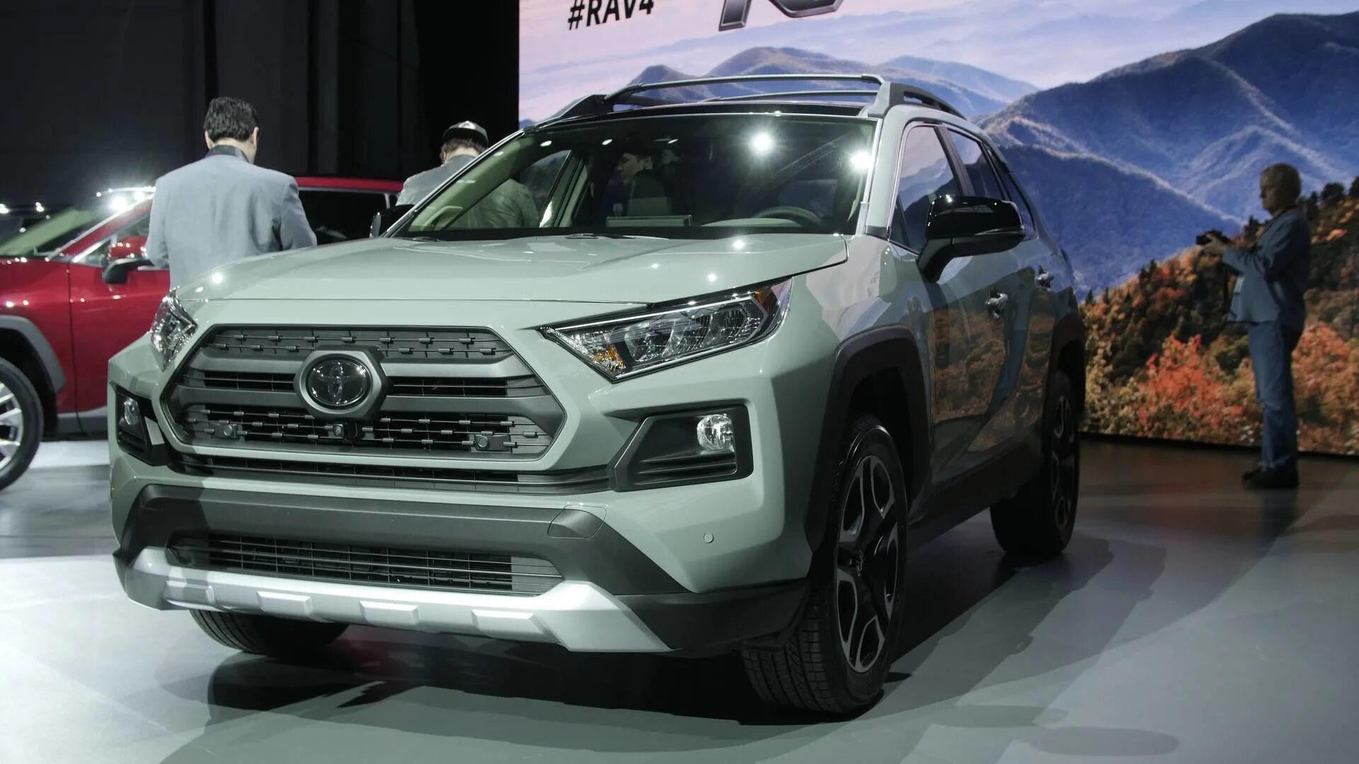 Тойота рав пятого поколения. Toyota rav4 2019. Рав 4 5 поколения. Toyota rav4 2019 Headlights. Рав 4 нового поколения.