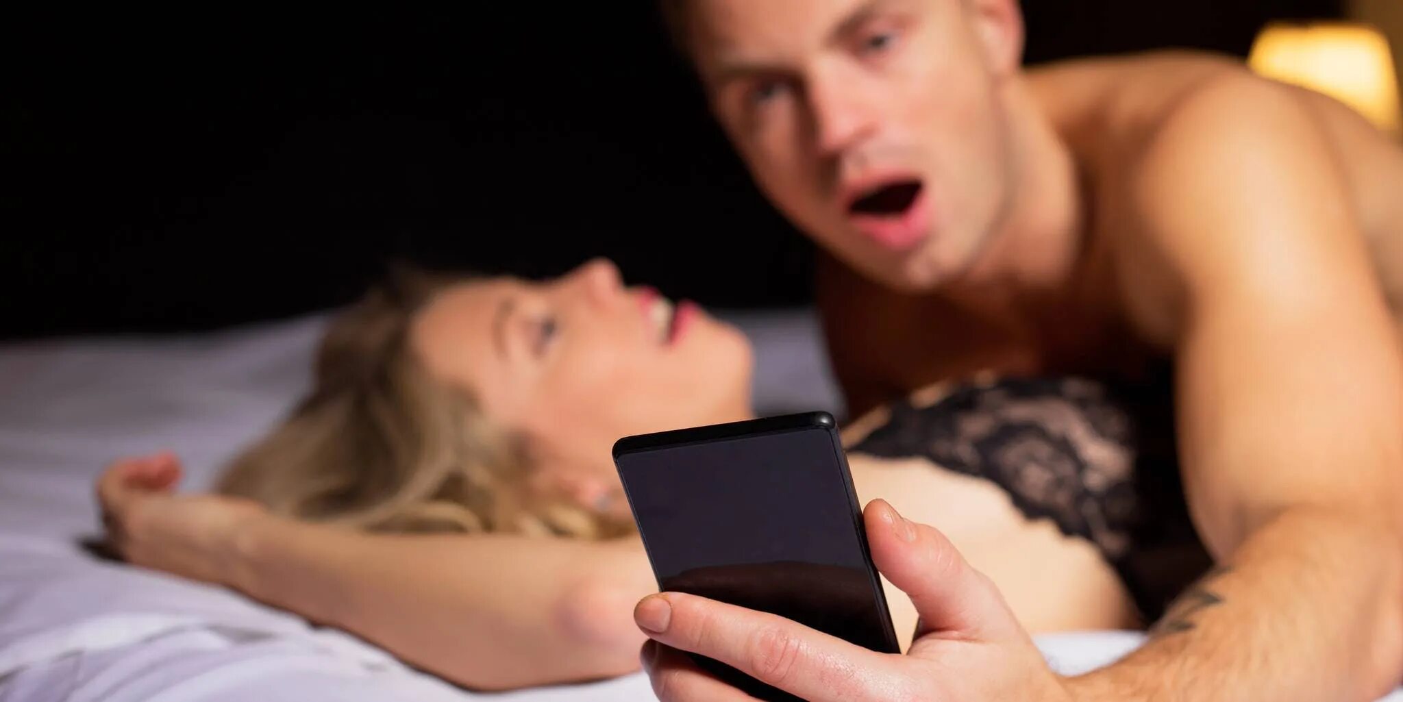 Cheating on phone. Cheating on the phone. Cheating on the phone. Cheating on the phone. Измена мужа.