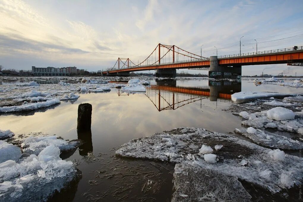 Ледоход на реке северная двина. Кузнечевский мост Архангельск. Ледоход в Архангельске. Ледоход на Северной Двине. Соломбальский мост в Архангельске.