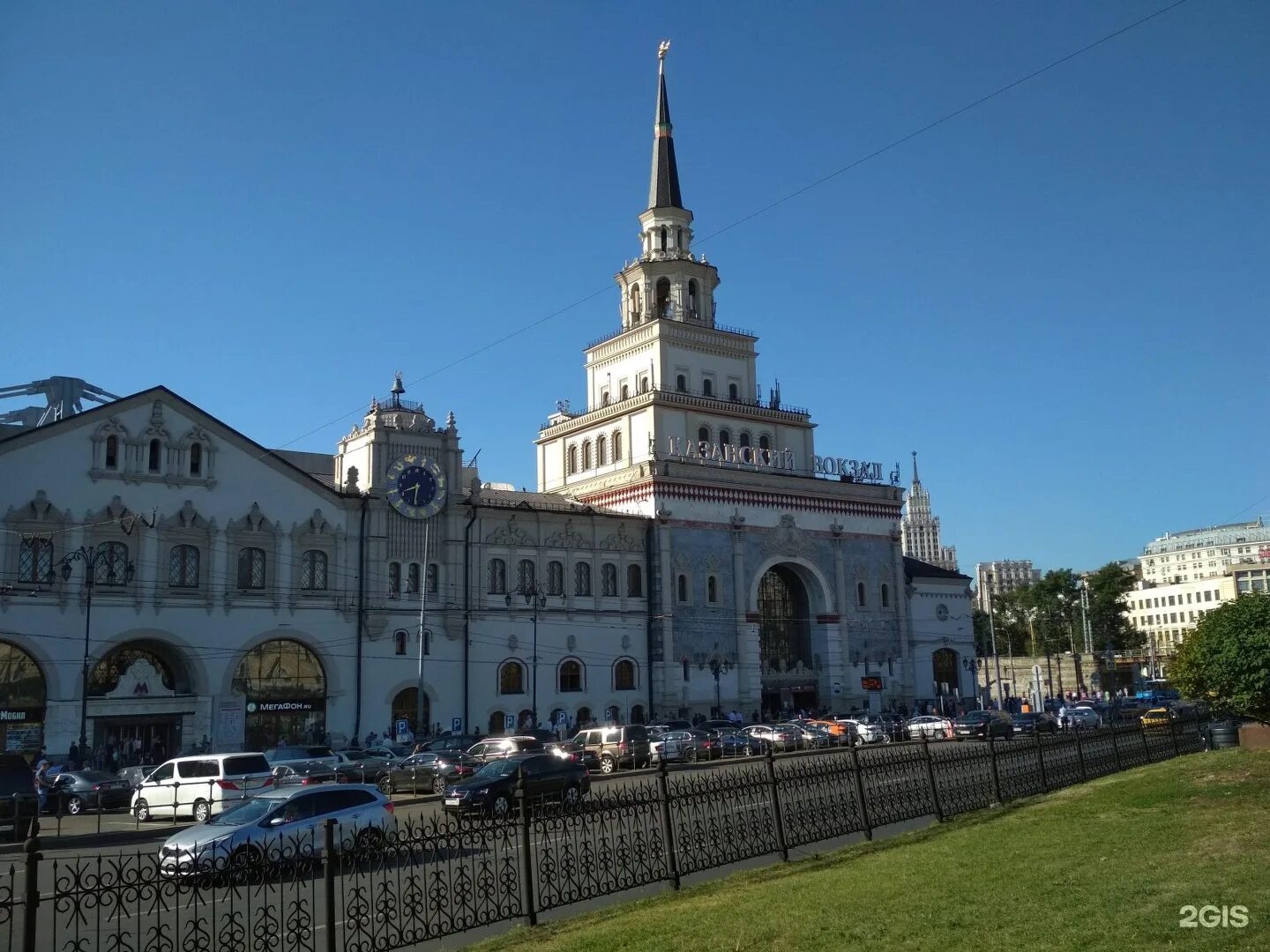 М казанская москва. Казанский вокзал Комсомольская площадь. Комсомольская площадь 2 Казанский вокзал. Казанский ЖД вокзал Москва. Здание Казанского вокзала в Москве.