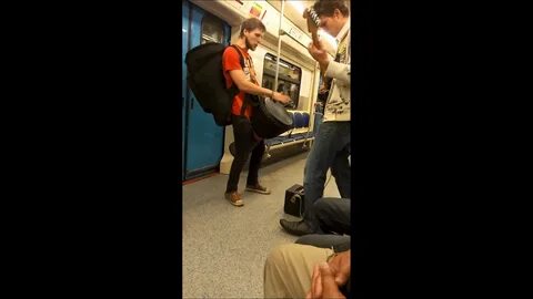 Мужики трогают мужиков в метро