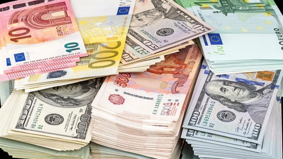 Доллары в рубли март 2024. Деньги разные валюты. Доллар евро рубль. Деньги рубли доллары евро. Пачка денег доллары рубли.