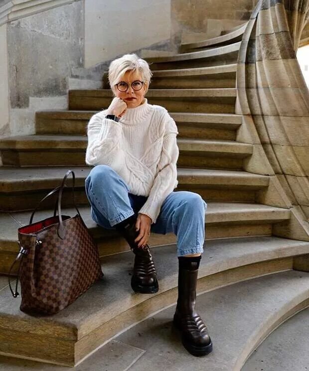 Пожилая женщина. Женщина среднего возраста. Куда пойти после 50 лет. Женщина среднего возраста. Куда пойти после 50 лет.